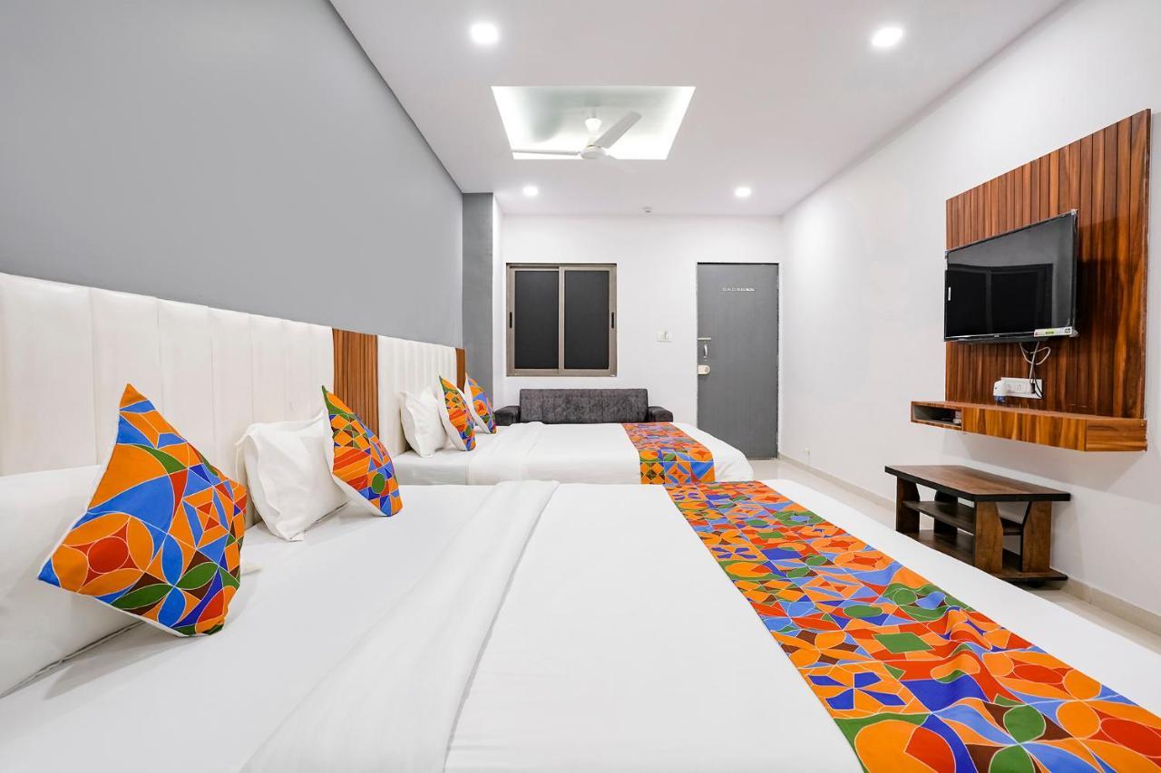 Fabhotel Magnus Surat Luaran gambar