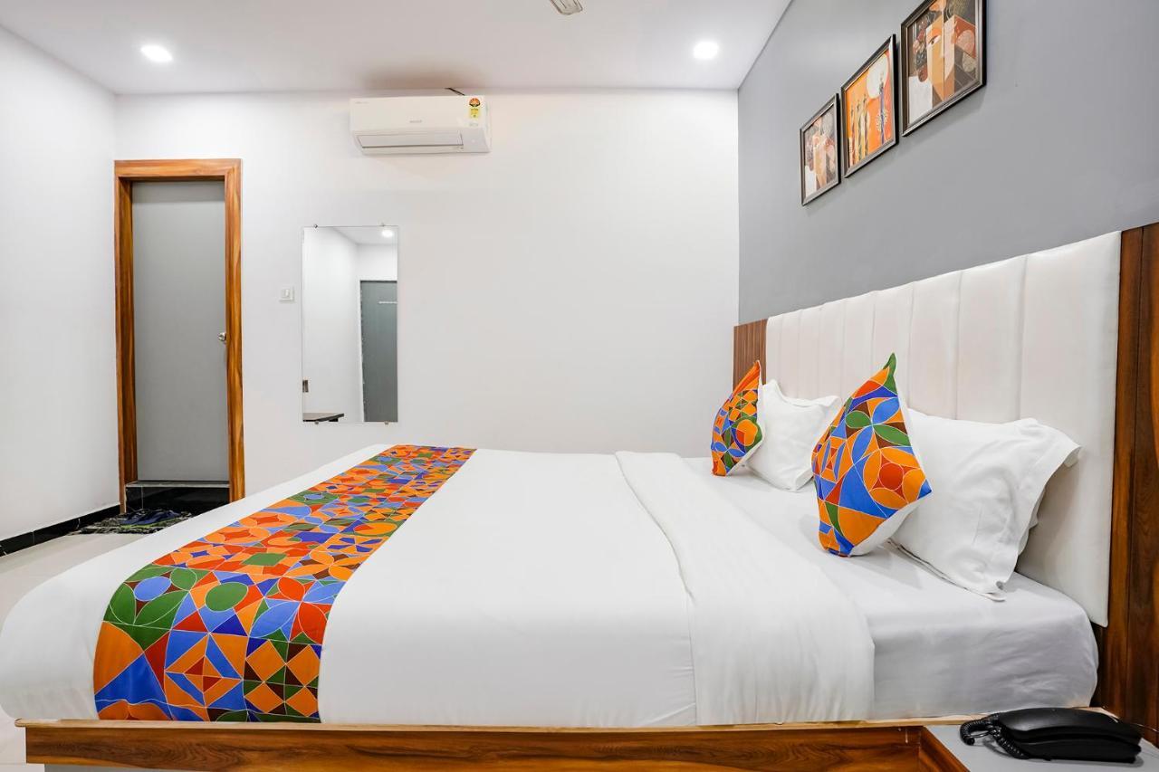 Fabhotel Magnus Surat Luaran gambar